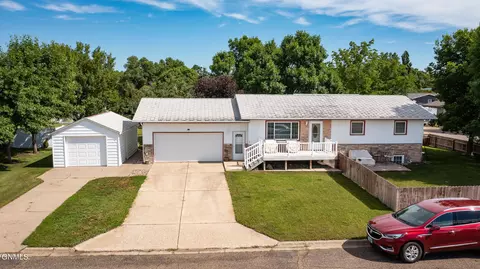 606 Cypress Dr, Beulah, ND 58523 photo 30