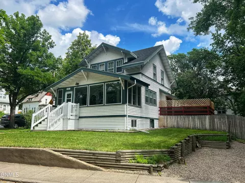 323 Custer Park St, Bismarck, ND 58501 photo 1