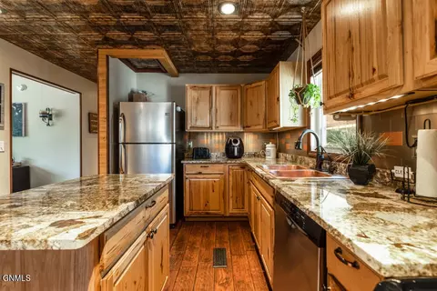 220 Lake St, Mandan, ND 58554 photo 9