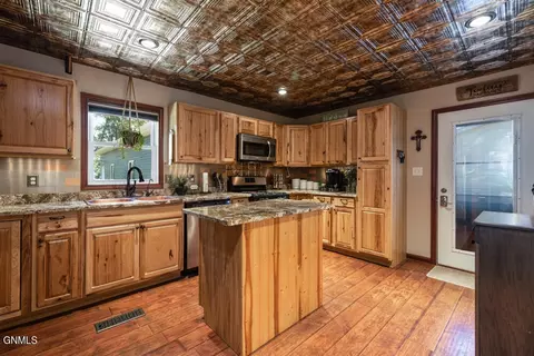 220 Lake St, Mandan, ND 58554 photo 7
