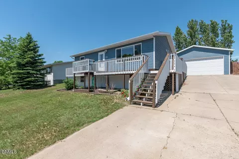 220 Lake St, Mandan, ND 58554 photo 1