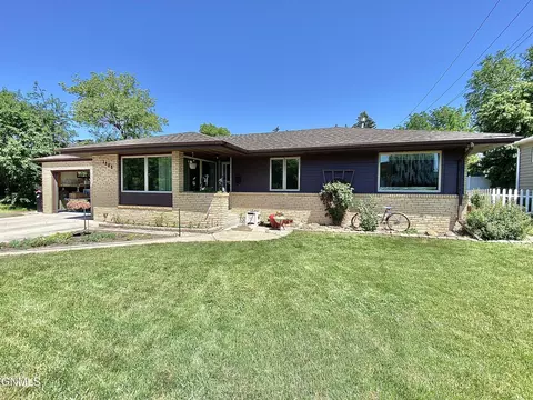 1808 Boulevard Ave E, Bismarck, ND 58501 photo 1