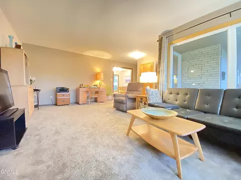 1808 Boulevard Ave E, Bismarck, ND 58501 photo 13