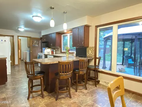 1808 Boulevard Ave E, Bismarck, ND 58501 photo 24
