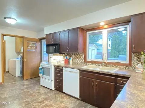 1808 Boulevard Ave E, Bismarck, ND 58501 photo 25