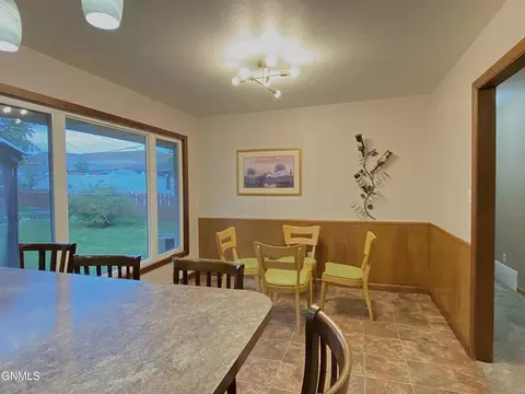 1808 Boulevard Ave E, Bismarck, ND 58501 photo 23