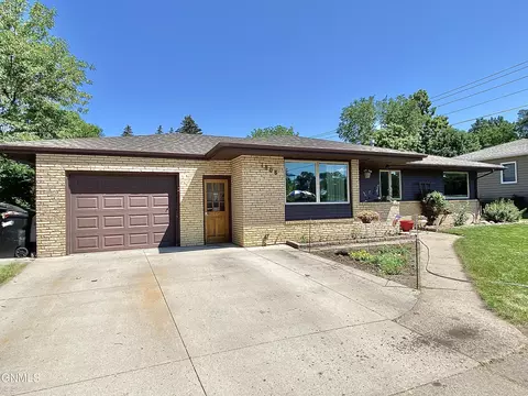 1808 Boulevard Ave E, Bismarck, ND 58501 photo 2