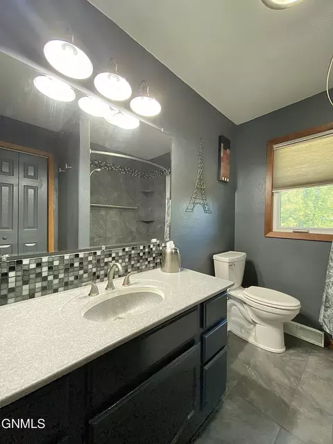 1808 Boulevard Ave E, Bismarck, ND 58501 photo 16