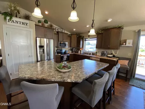 2513 Peach Tree Dr, Bismarck, ND 58504 photo 11
