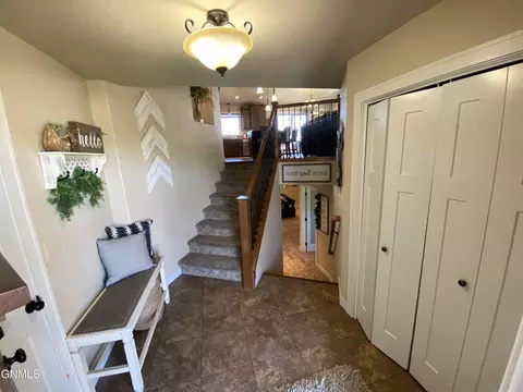 2513 Peach Tree Dr, Bismarck, ND 58504 photo 6