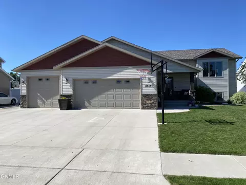 2513 Peach Tree Dr, Bismarck, ND 58504 photo 1