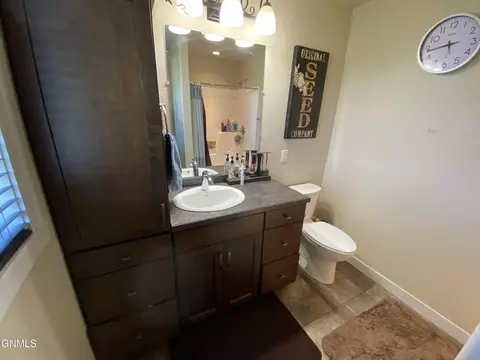 2513 Peach Tree Dr, Bismarck, ND 58504 photo 16