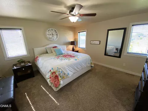 2513 Peach Tree Dr, Bismarck, ND 58504 photo 13