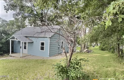 211 6th Ave NE, Mandan, ND 58554 photo 1
