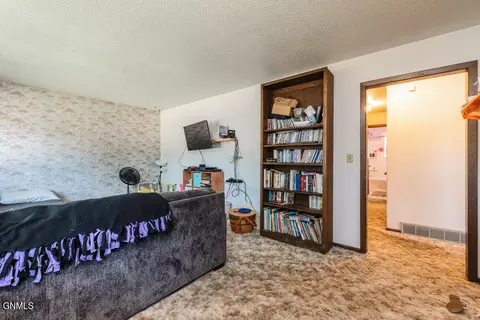 602 Denver Ave, Bismarck, ND 58504 photo 5