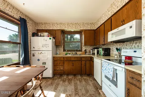 602 Denver Ave, Bismarck, ND 58504 photo 7