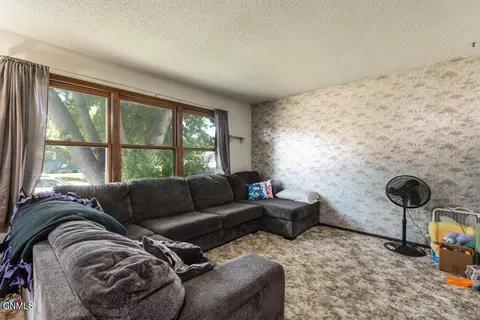 602 Denver Ave, Bismarck, ND 58504 photo 4