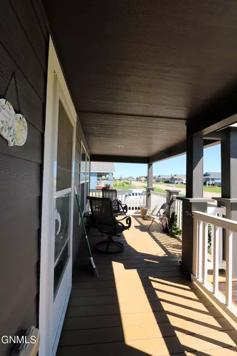 5613 Lukenbill Ave, Williston, ND 58801 photo 7