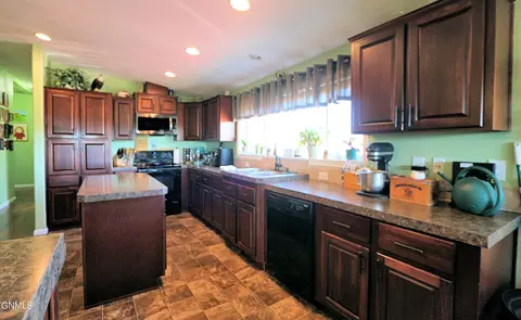 5613 Lukenbill Ave, Williston, ND 58801 photo 18