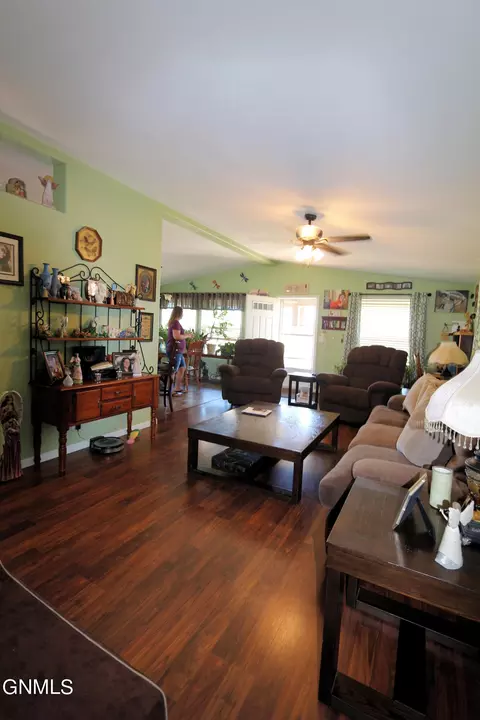 5613 Lukenbill Ave, Williston, ND 58801 photo 14