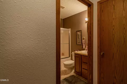 409 Brandon Dr, Bismarck, ND 58503 photo 56