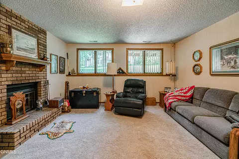 409 Brandon Dr, Bismarck, ND 58503 photo 19