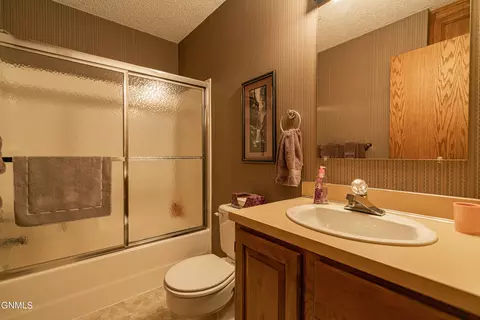 409 Brandon Dr, Bismarck, ND 58503 photo 57