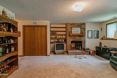 409 Brandon Dr, Bismarck, ND 58503 photo 18