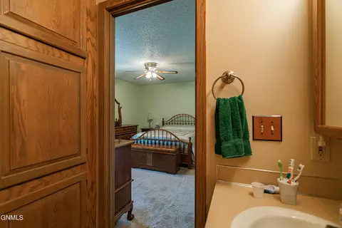 409 Brandon Dr, Bismarck, ND 58503 photo 40