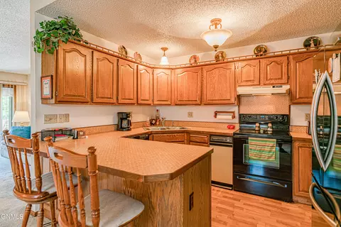 409 Brandon Dr, Bismarck, ND 58503 photo 43