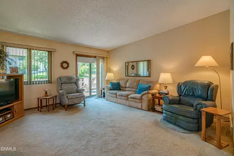 409 Brandon Dr, Bismarck, ND 58503 photo 7