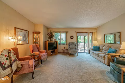 409 Brandon Dr, Bismarck, ND 58503 photo 51