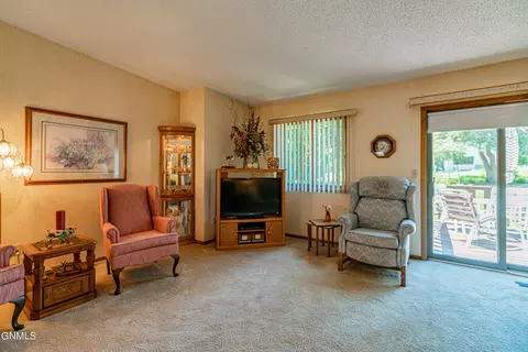 409 Brandon Dr, Bismarck, ND 58503 photo 52