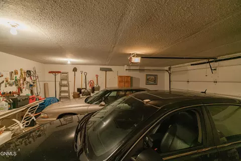409 Brandon Dr, Bismarck, ND 58503 photo 21