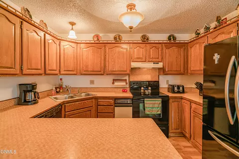 409 Brandon Dr, Bismarck, ND 58503 photo 5