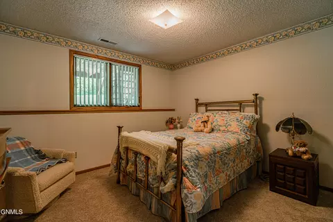 409 Brandon Dr, Bismarck, ND 58503 photo 16