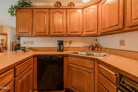 409 Brandon Dr, Bismarck, ND 58503 photo 46