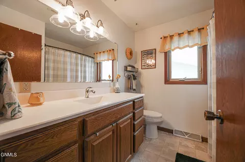 1122 Morningside St, Bismarck, ND 58501 photo 21