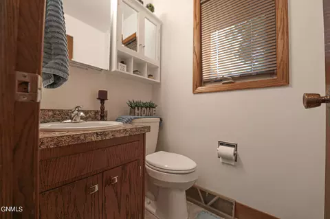 1122 Morningside St, Bismarck, ND 58501 photo 32