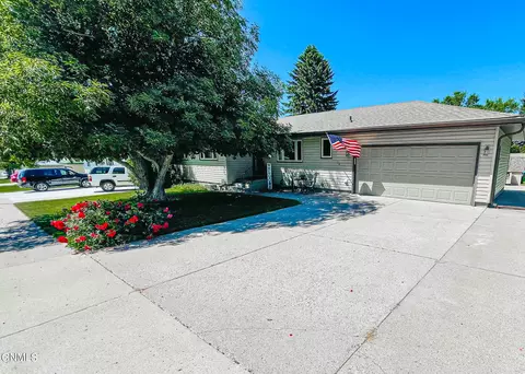 1122 Morningside St, Bismarck, ND 58501 photo 1