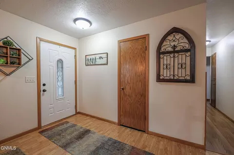 1122 Morningside St, Bismarck, ND 58501 photo 2