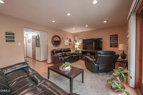 1122 Morningside St, Bismarck, ND 58501 photo 12