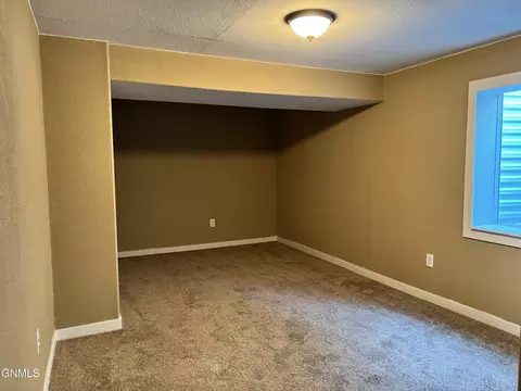 1555 Creekside Dr, Williston, ND 58801 photo 27