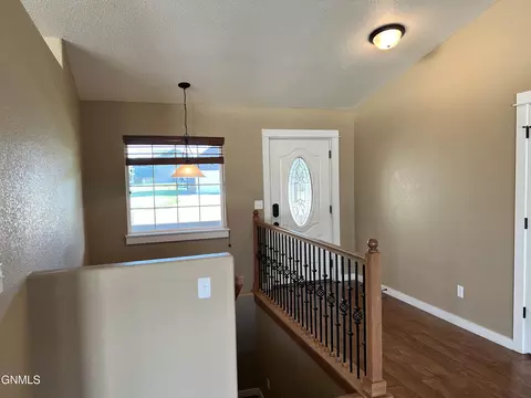 1555 Creekside Dr, Williston, ND 58801 photo 8
