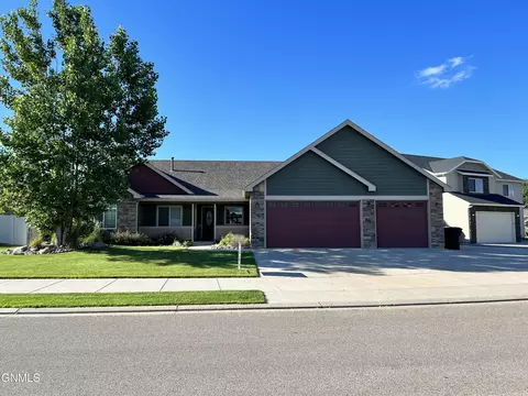 1555 Creekside Dr, Williston, ND 58801 photo 1