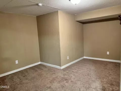 1555 Creekside Dr, Williston, ND 58801 photo 23