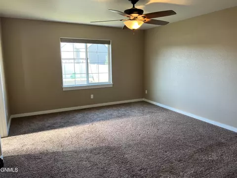 1555 Creekside Dr, Williston, ND 58801 photo 14