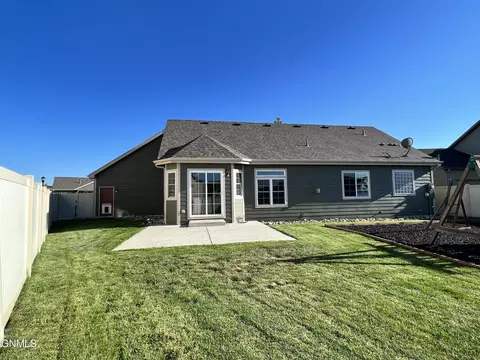 1555 Creekside Dr, Williston, ND 58801 photo 5