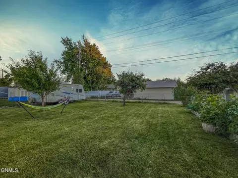 2219 6th Ave E, Williston, ND 58801 photo 6