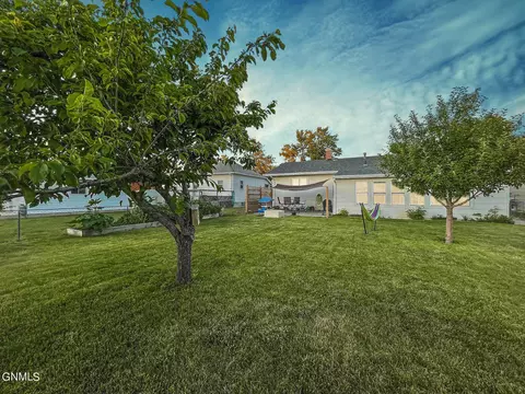 2219 6th Ave E, Williston, ND 58801 photo 5